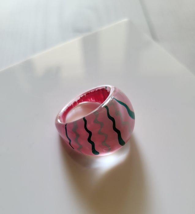 Pierścionek plastikowy różowy