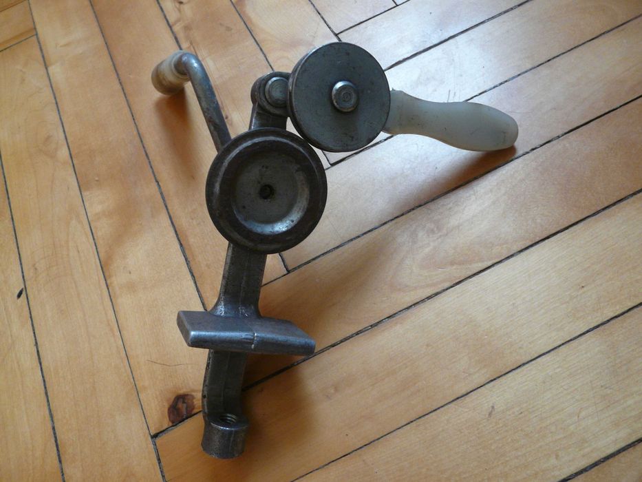 пристрій для вирівнювання кришок