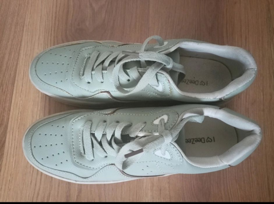 Sportowe buty damskie