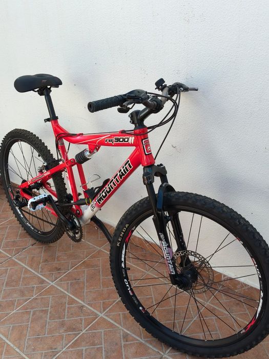 Bicicleta montanha como nova