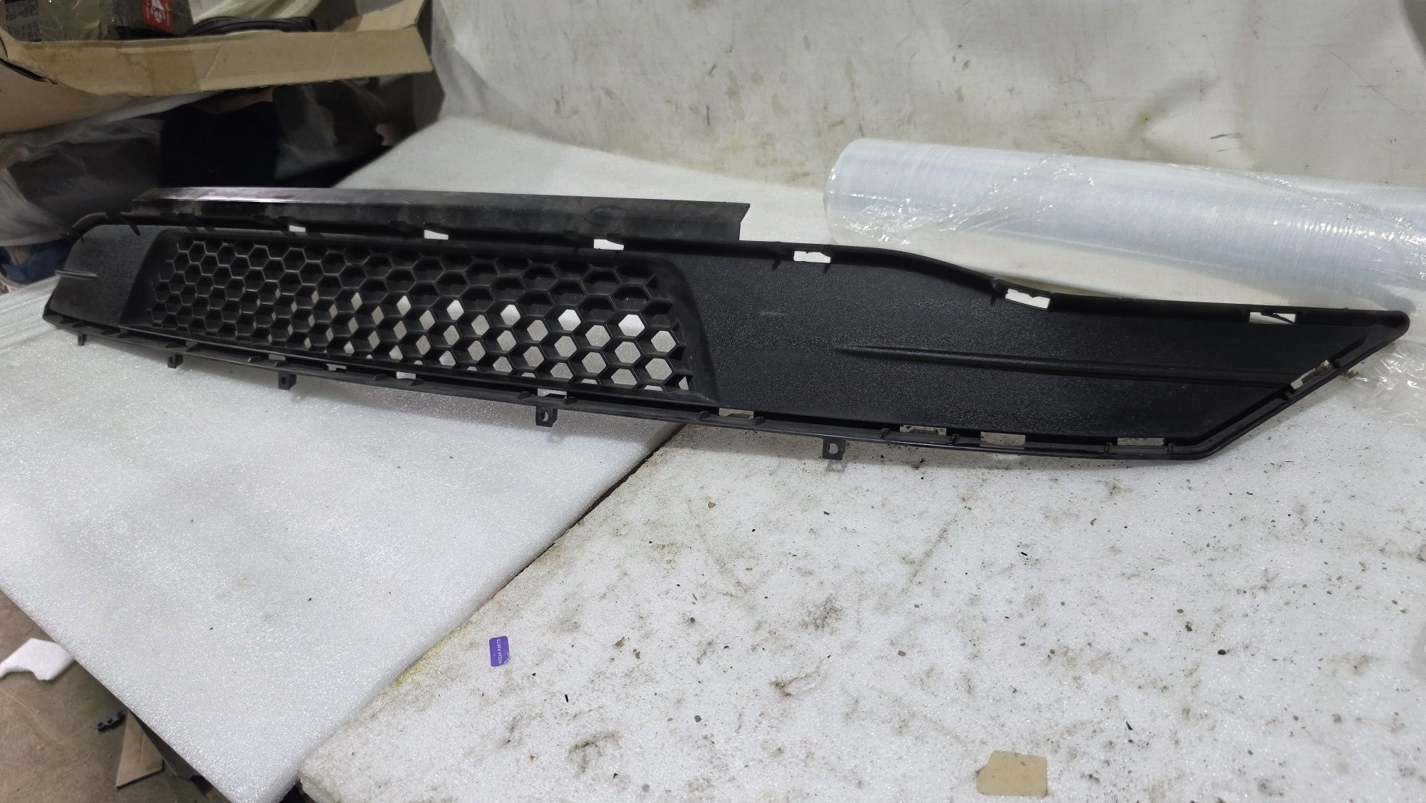 Grill atrapa kratka zderzaka dolny 18- bdb stan ford Mustang oryginał