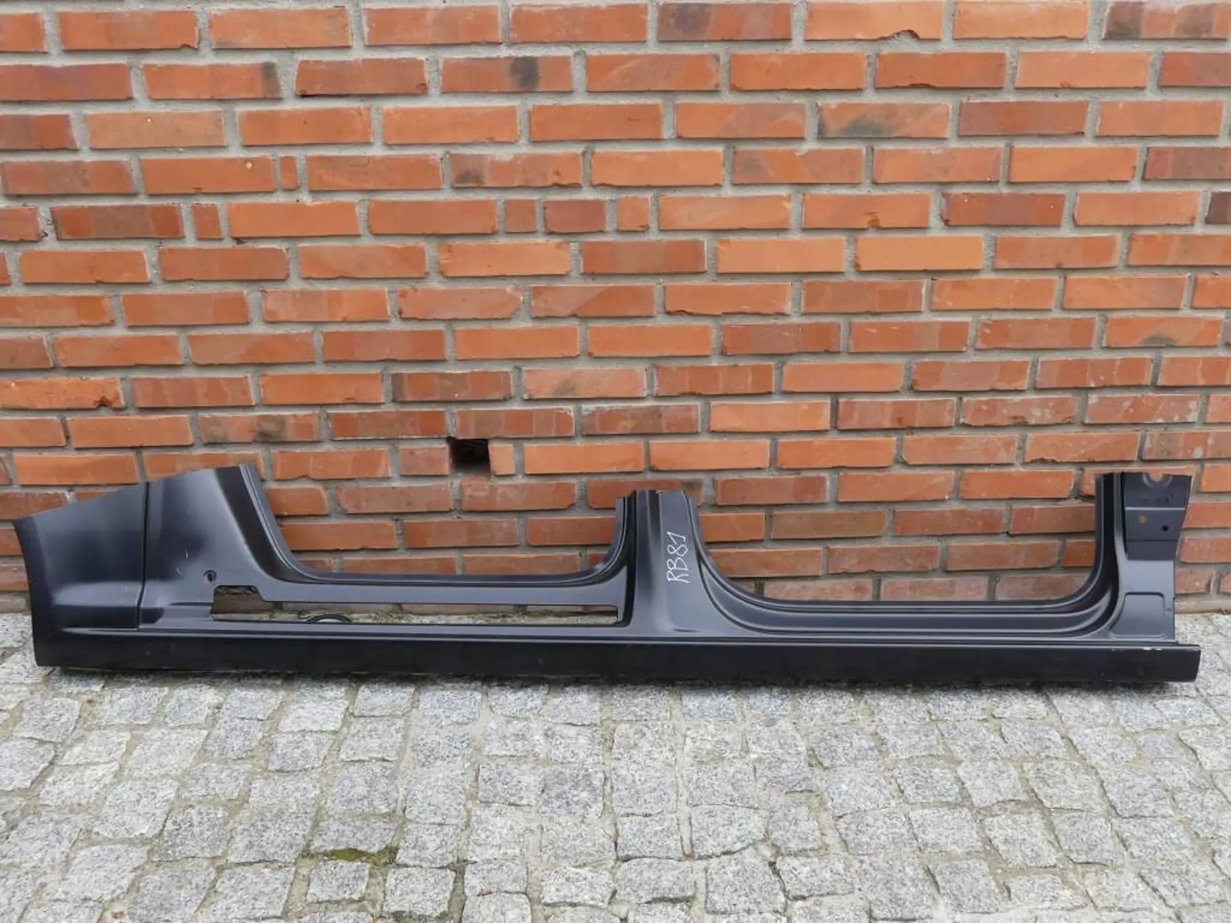Próg Słupek Prawy VW Caddy 2K5 Long Długi Maxi 10-20r