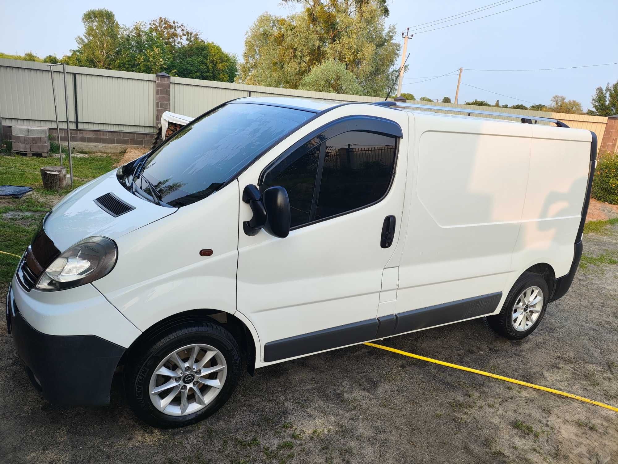 Opel Vivaro 2.0 CDTi груз., коротка база
