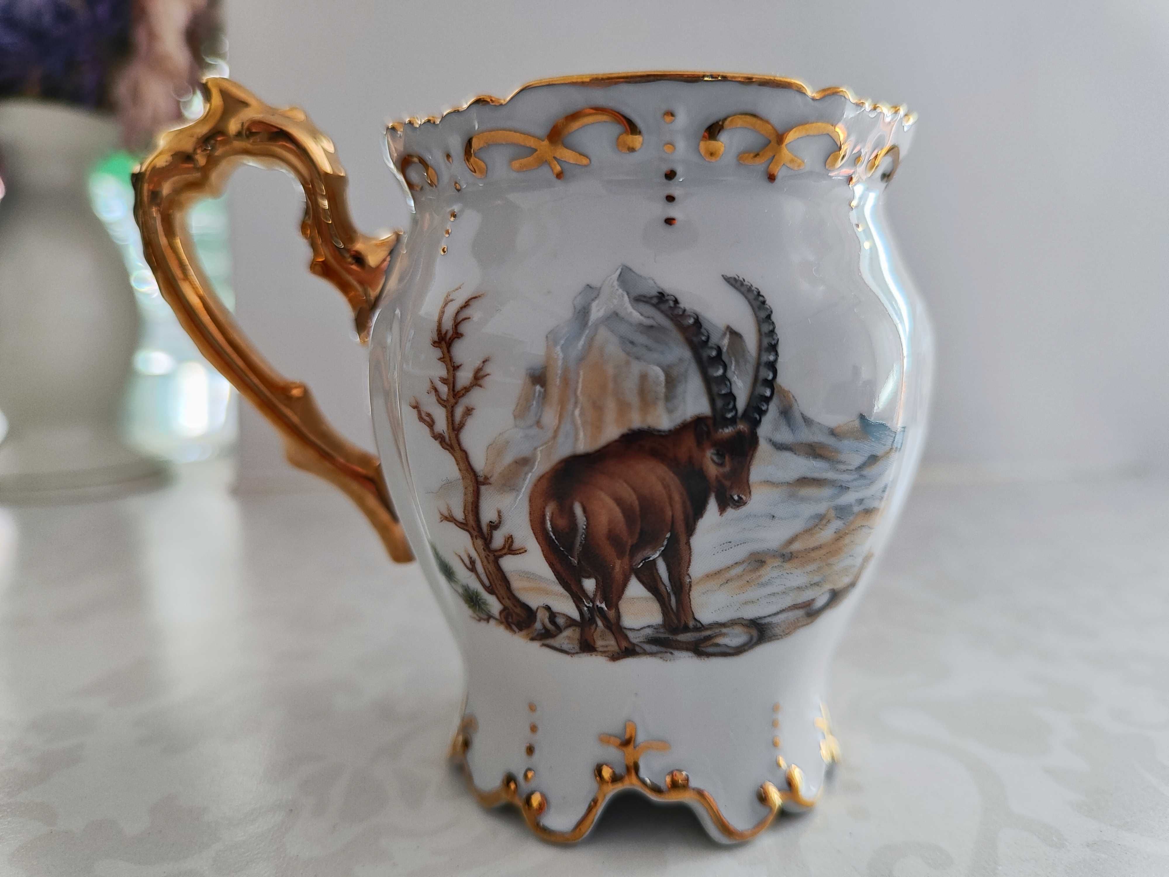 Piękna porcelanowa filiżanka sygnowana Carlasbad Czechy z zającem