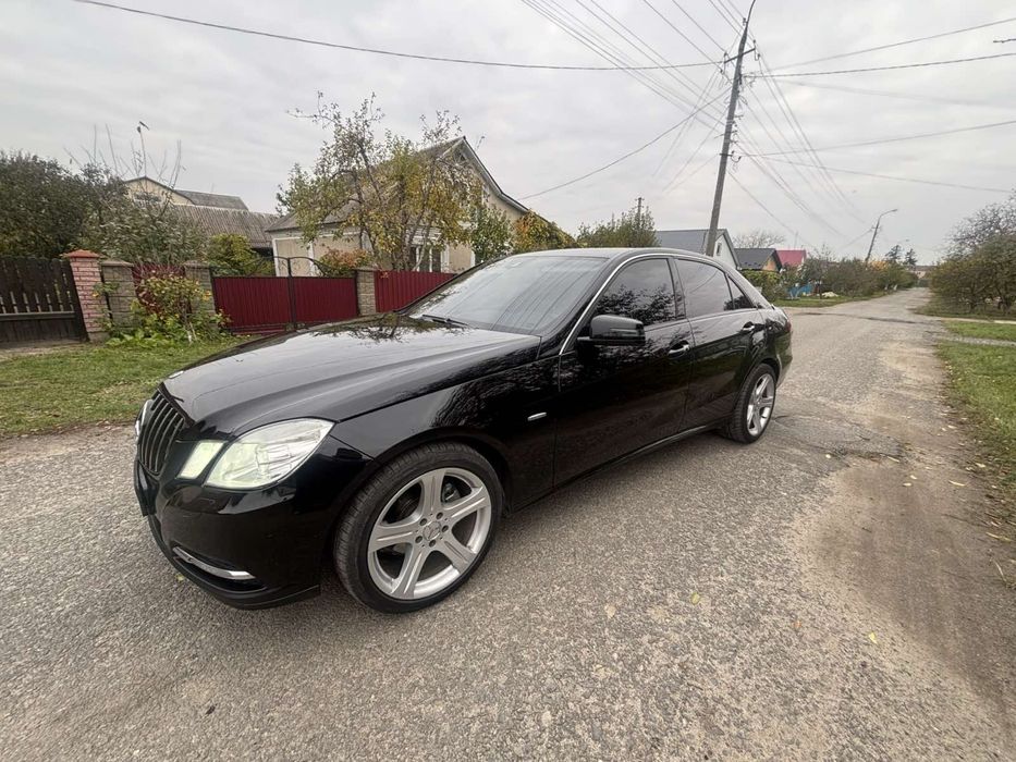 Продам мерседес 212 в идеалном состояние
