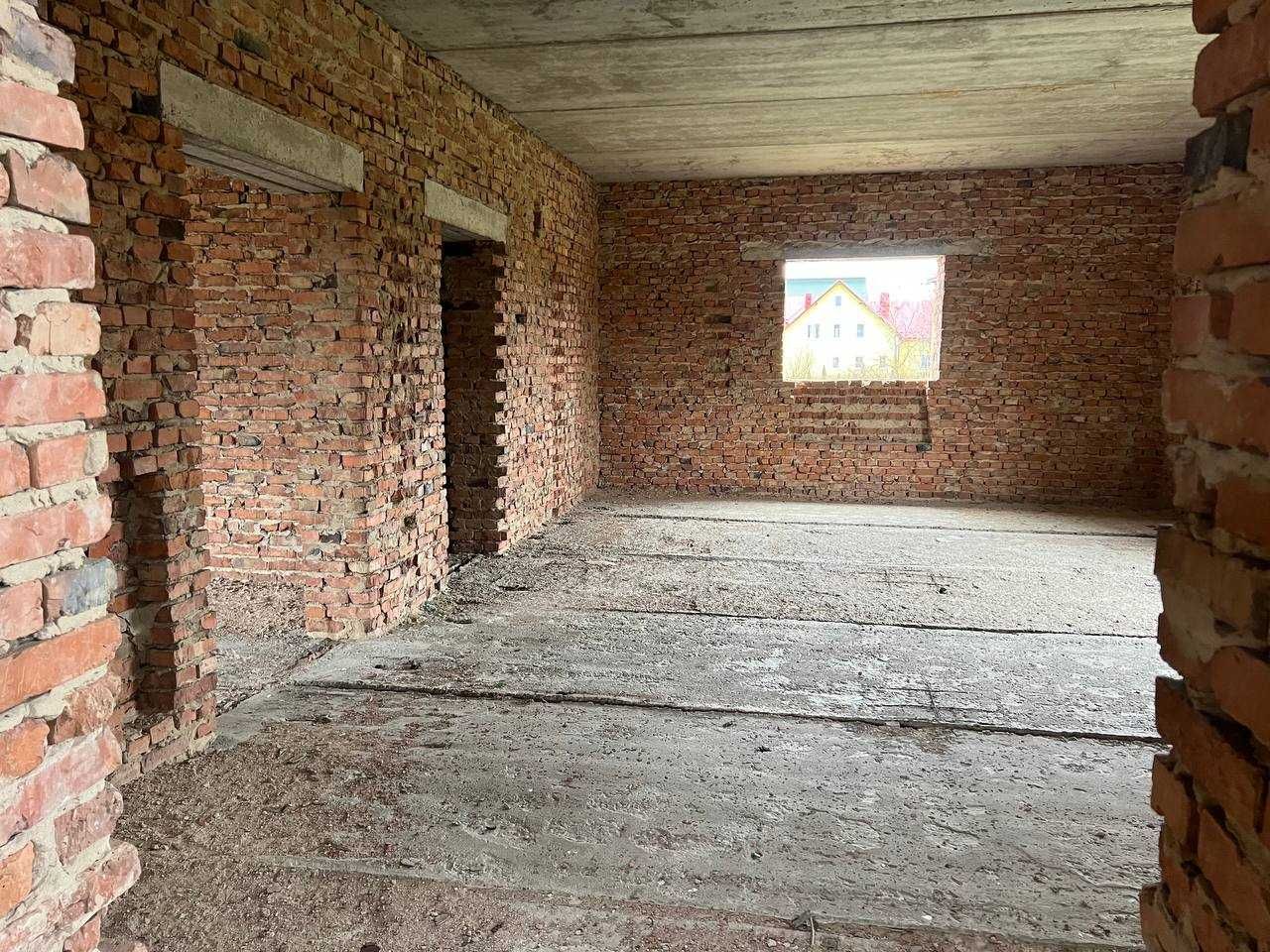 Продається будинок з гаражем біля Мостиськ