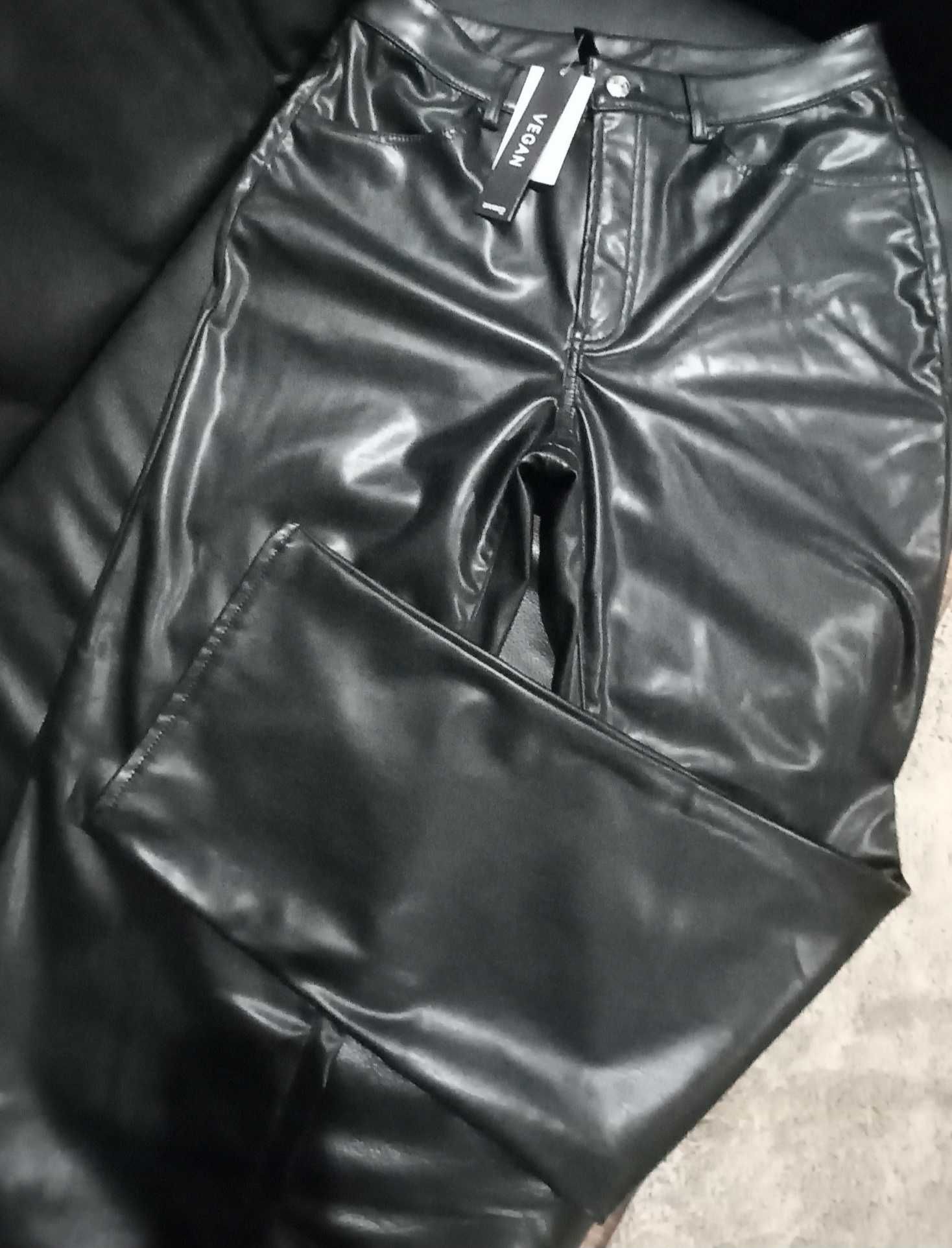 Штани з еко шкіри H&M.