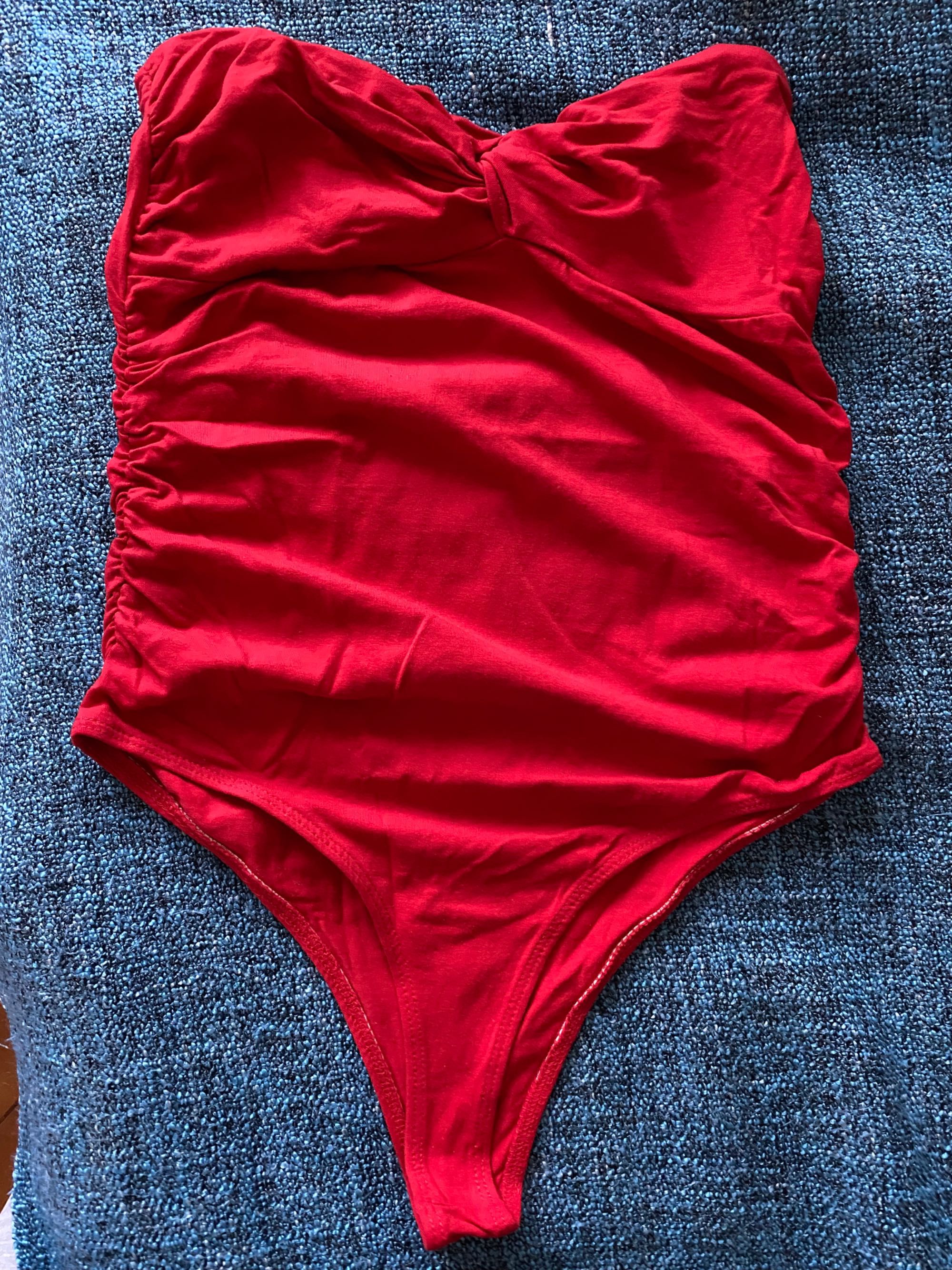 Body cai-cai vermelho