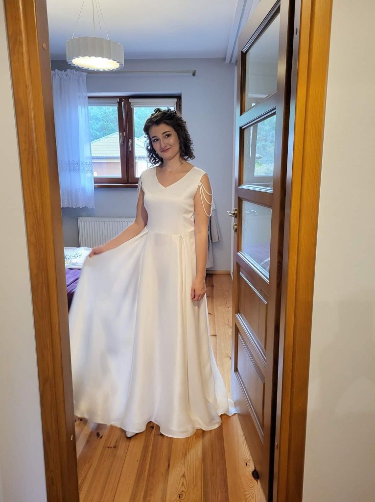 Suknia ślubna z jedwabiu szyta na zamówienie