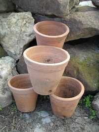 Vasos de barro terracota pequenos