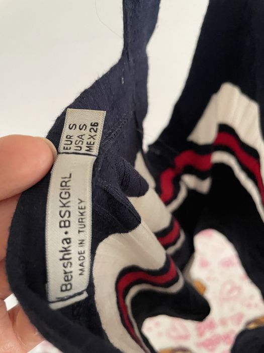 Prążkowany top na ramiączkach bershka