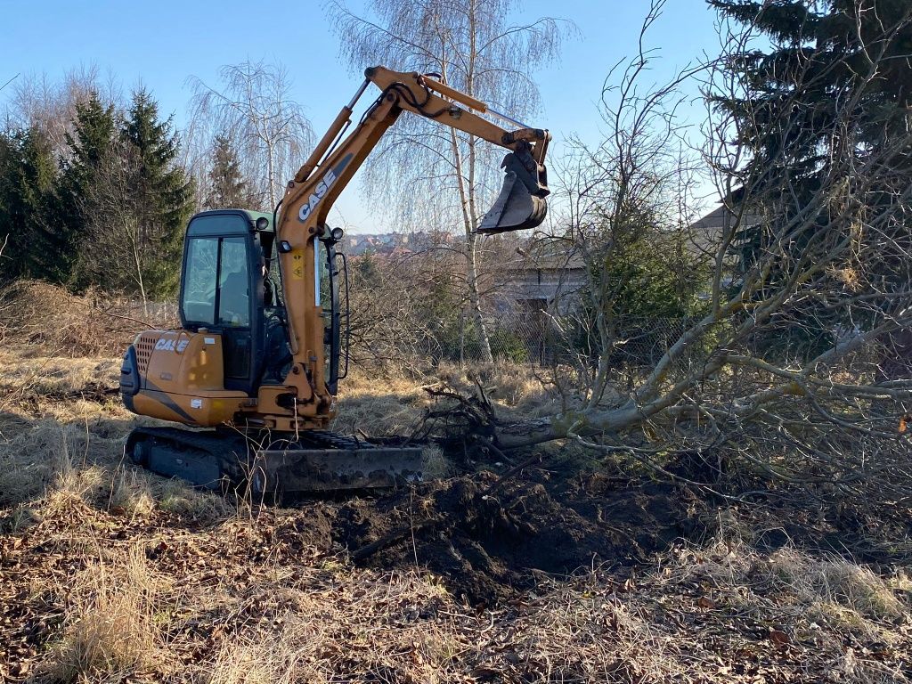 Uslugi koparkami i wywrotka/Prace  ziemne utwardzanie pod kostkę