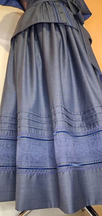 Спідниця та жакет. Костюм в українському стилі