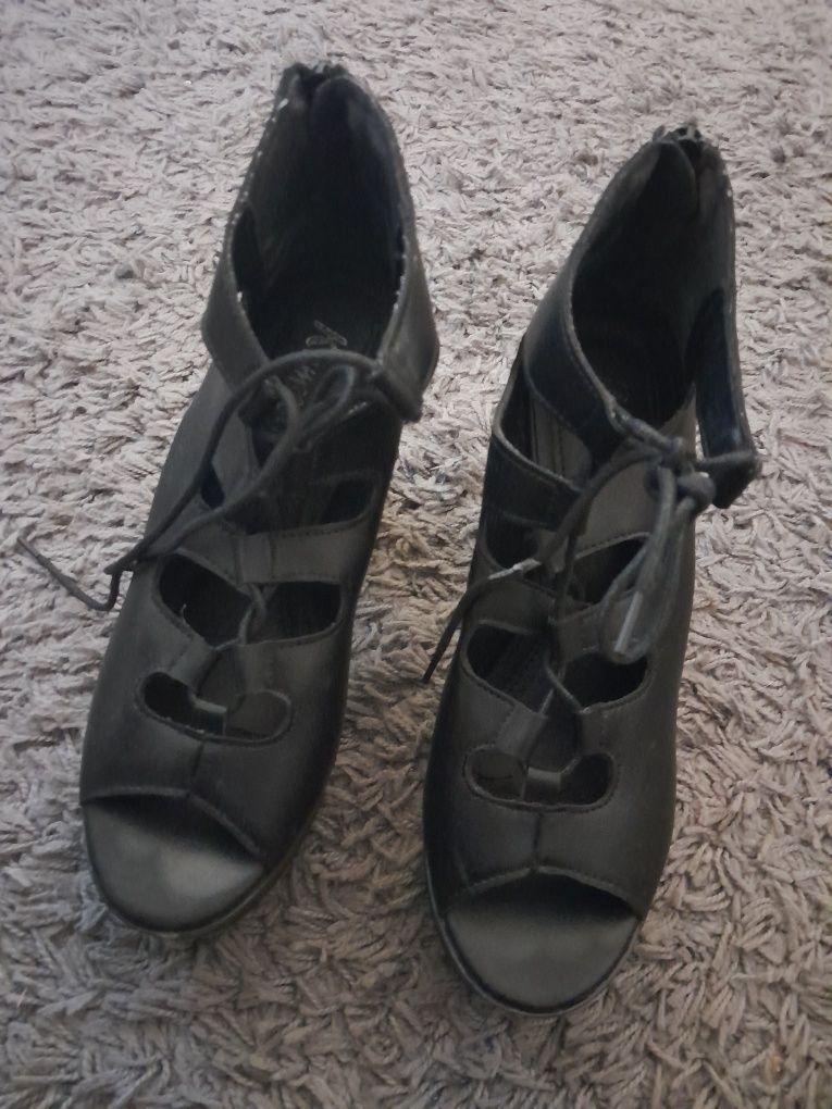 3 Sapatos e botas
