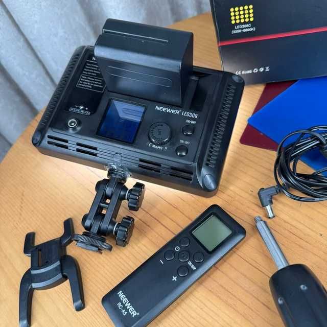 Neewer LED 308 Video Light