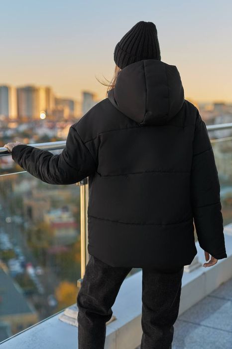 Стильна жіноча куртка на синтепоні