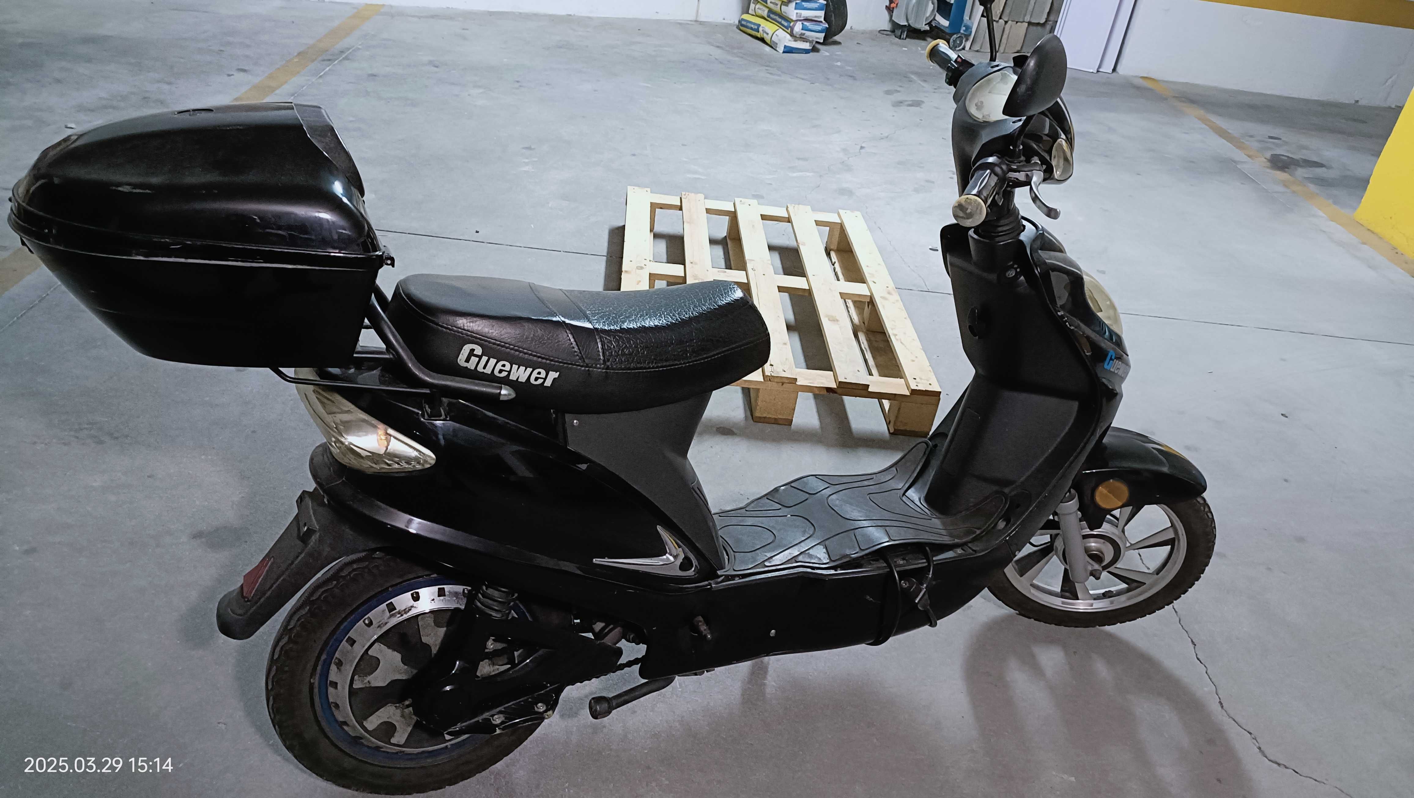 Scooter Guewer elétrica