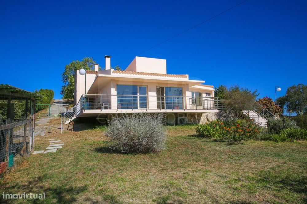 Quintinha com moradia T3 Térrea a 10 minutos de Arruda dos Vinhos