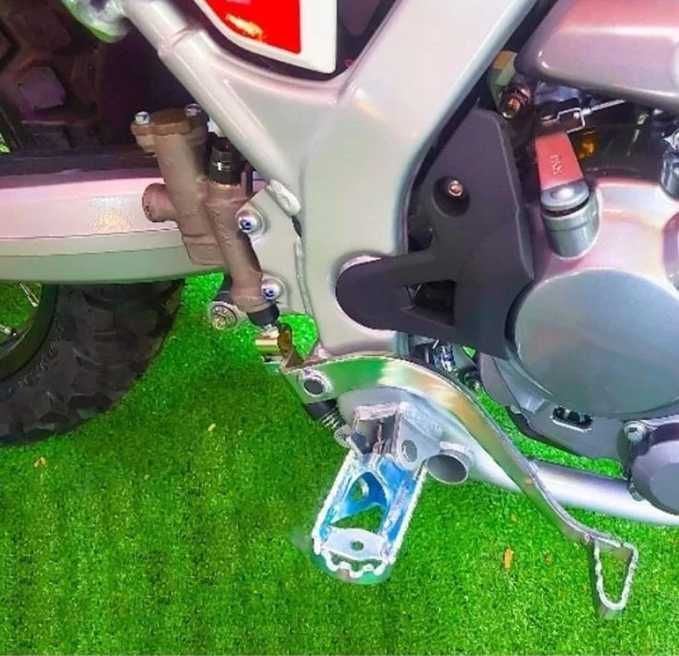 Підніжки водія HONDA 2021-2024 CRF300/250 оригінальні 2 штуки - б/в