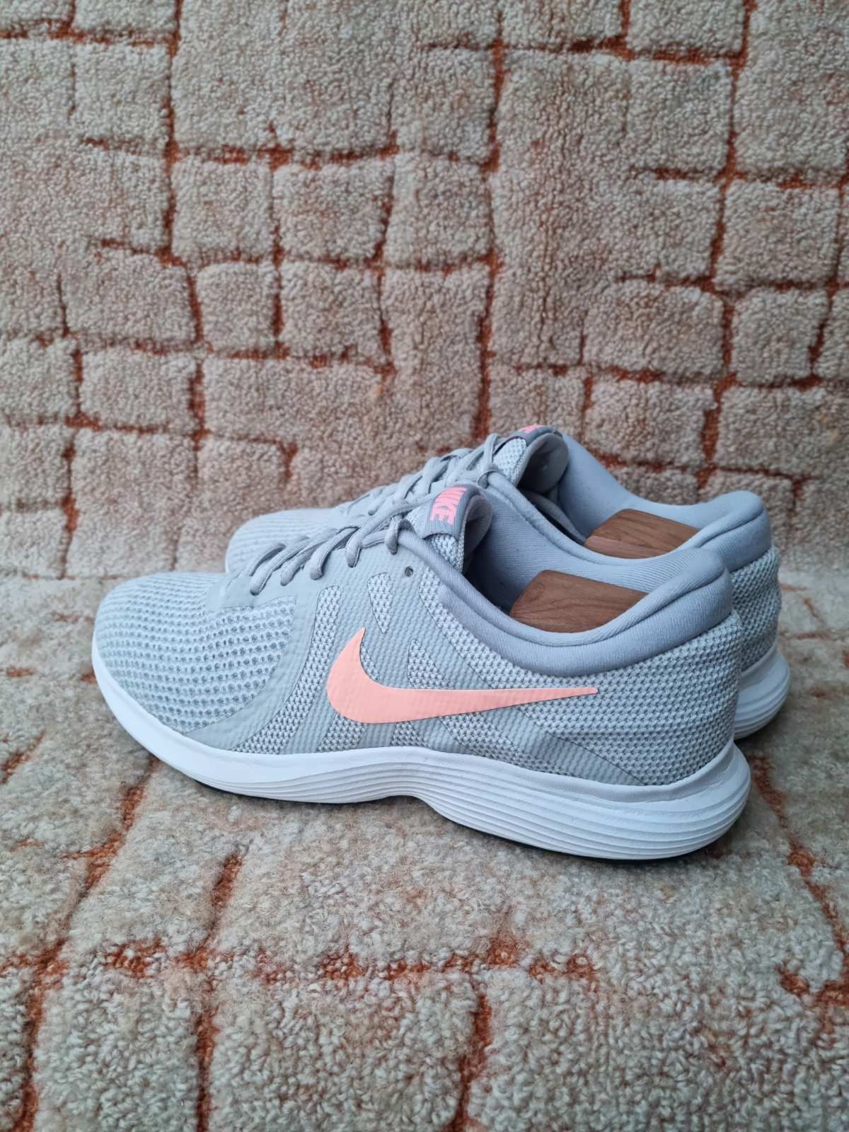 Женские кроссовки Nike Revolution 4
