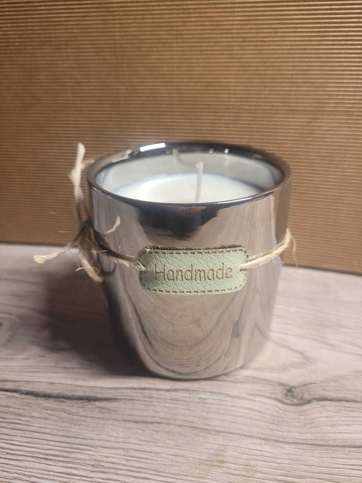 Świeca sojowa zapach Ylang-Ylang w srebrnym ceramicznym kubku