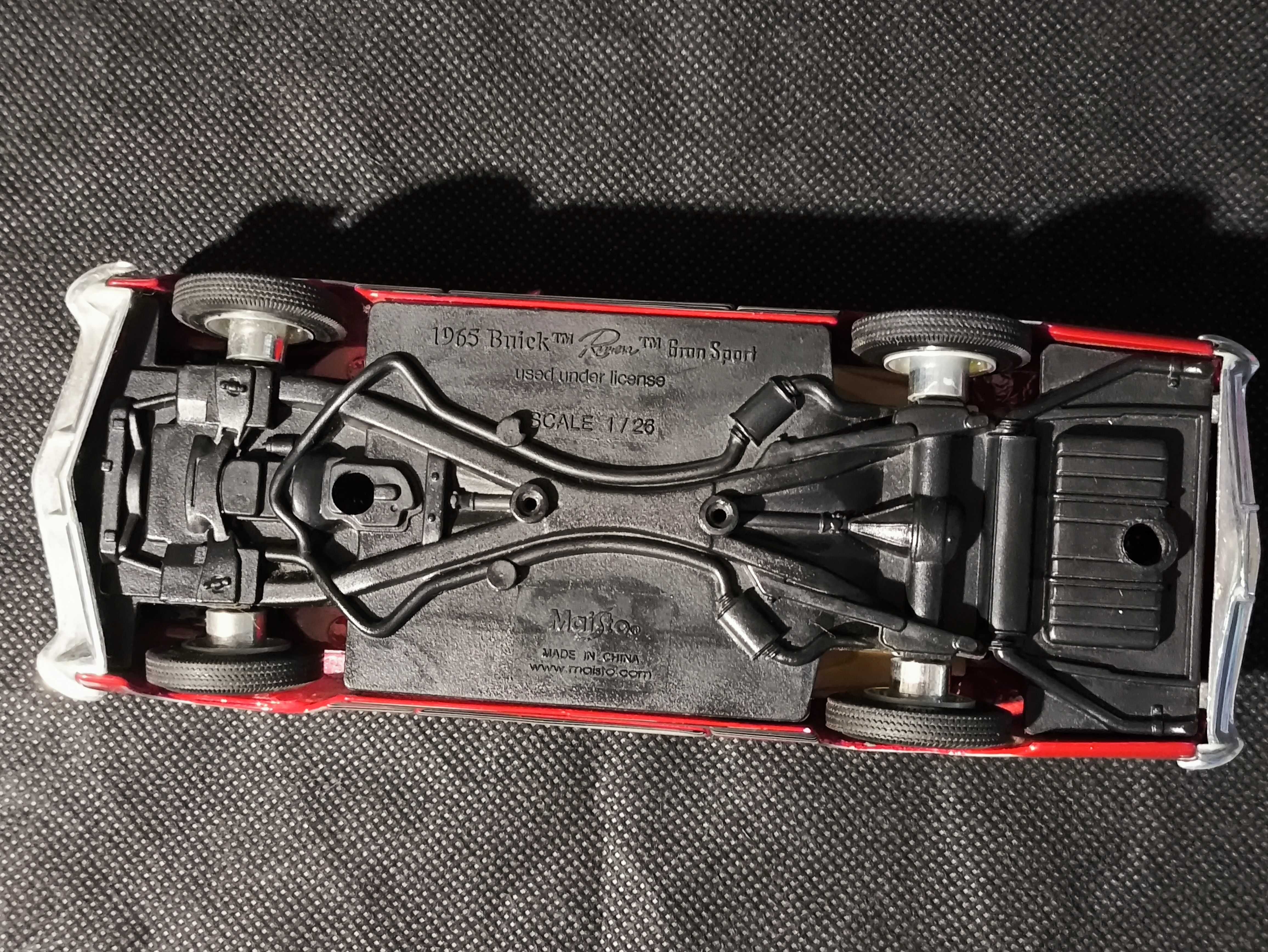 Машинка Buick Riviera Gran Sport 1965 Maisto 1.24