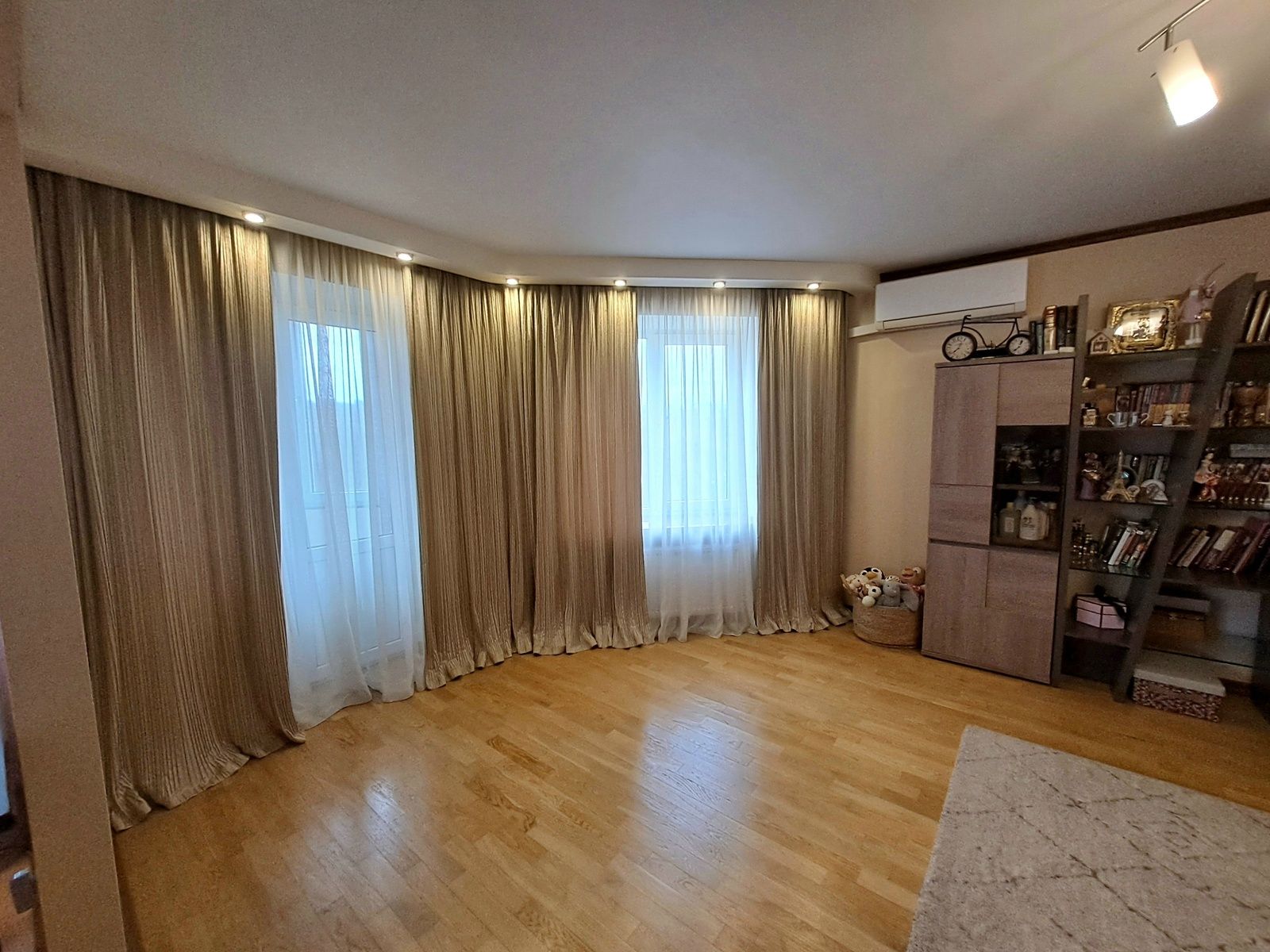 Продаж 3к квартири з видом на парк