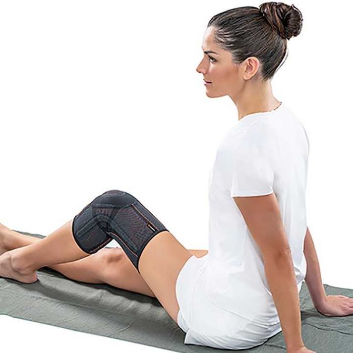 Joelheira Elástica Funcional com Barras Laterais Flexíveis / THERAGO