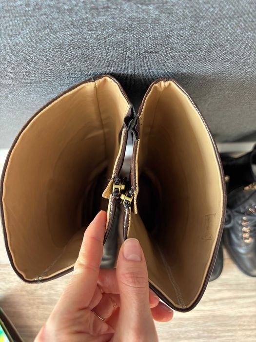 Шкіряні чорні високі черевики, розмір 37.5