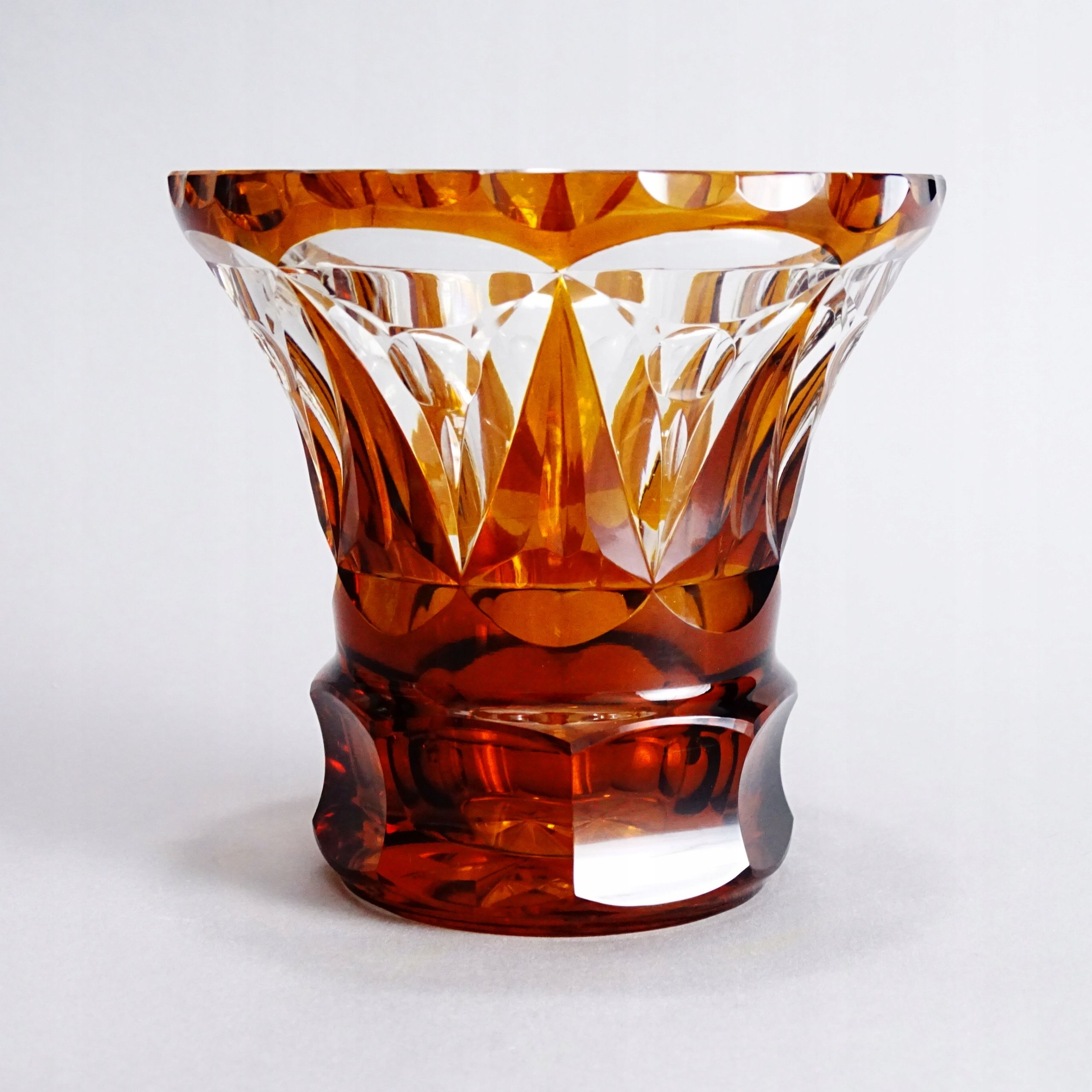 piękny najwyższej jakości szlifowany wazon kryształowy