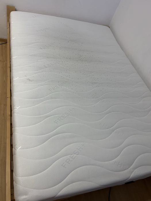 Drewniane łóżko 140x200cm  - rama, stelaż i materac