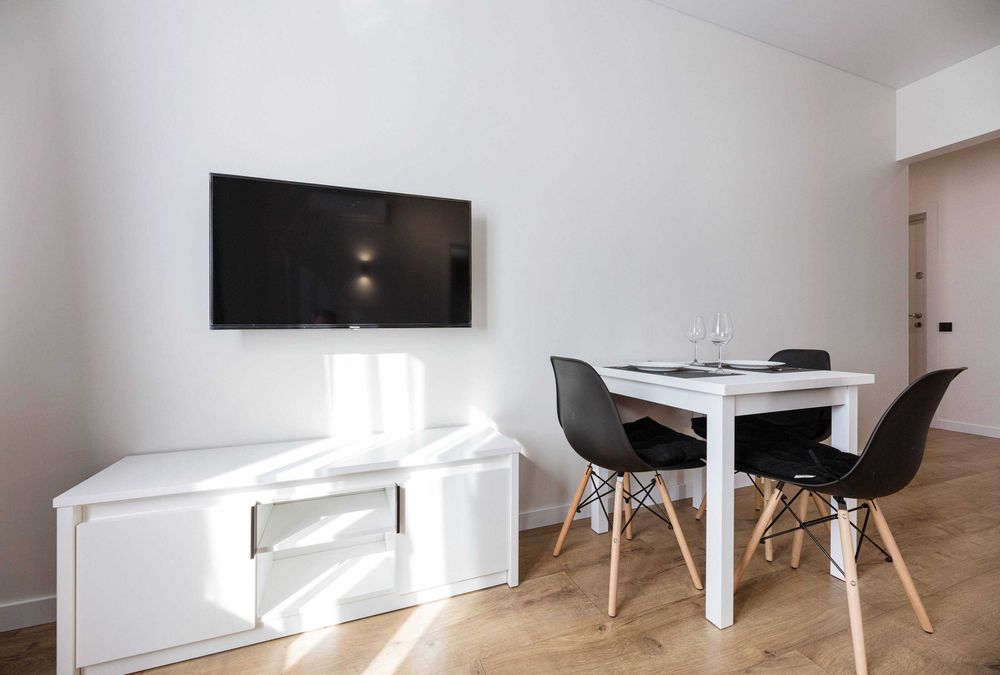 2К  квартира люкс метро Чернігівська 3 хв