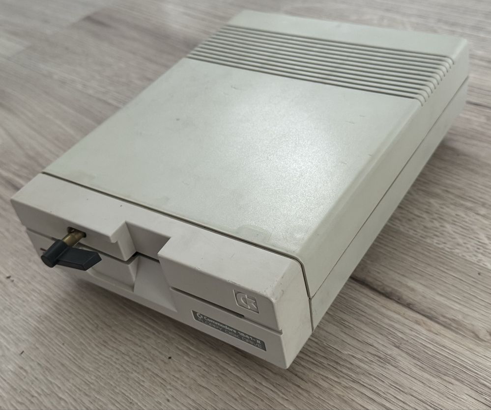 Stacja dyskietek Commodore 1541-II