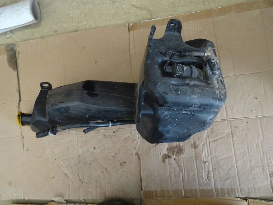 Zbiorniczek Spryskiwaczy Opel Zafira B