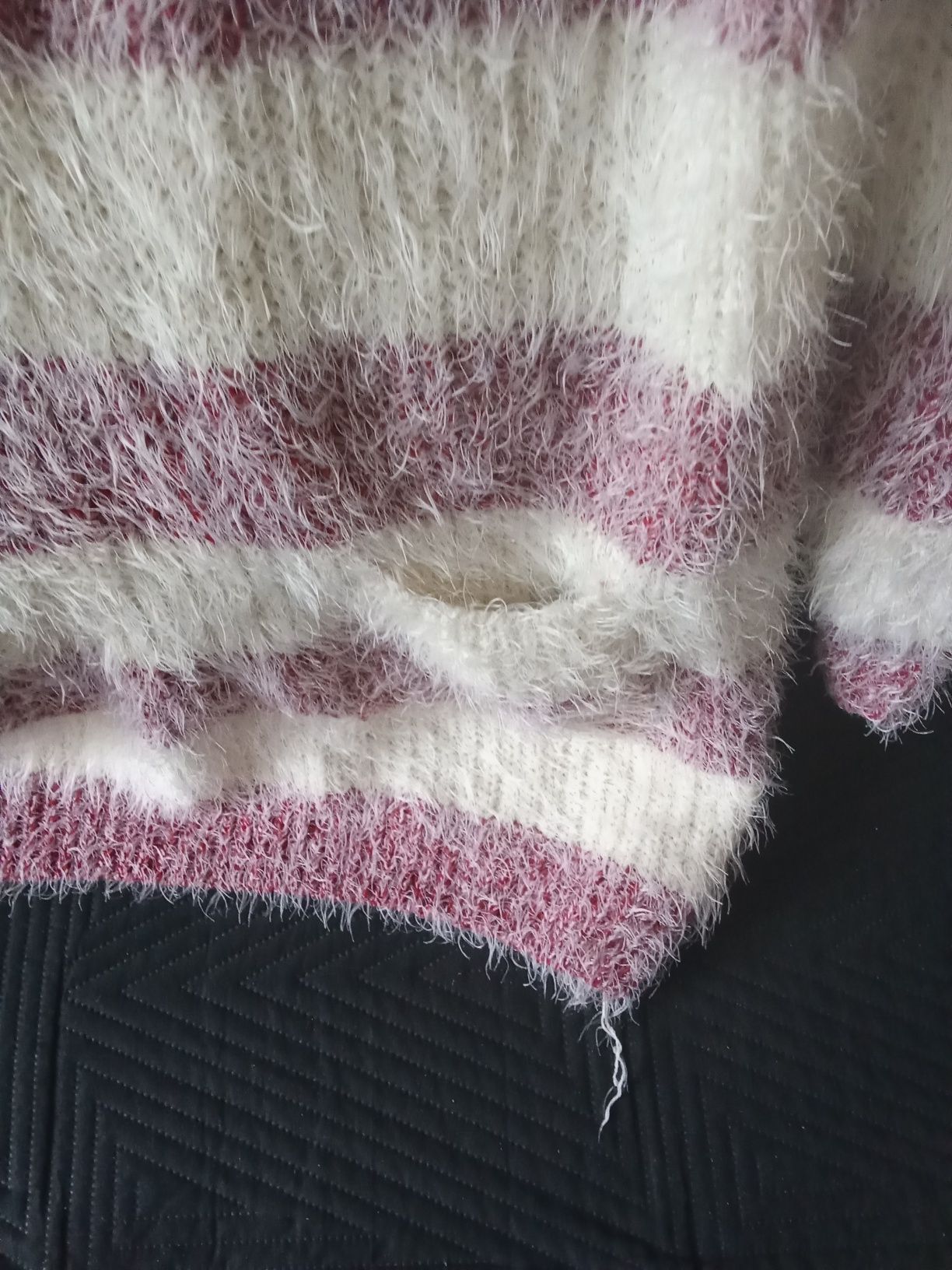 Piękny,sweter damski biało-bordowy z kieszeniami xxl