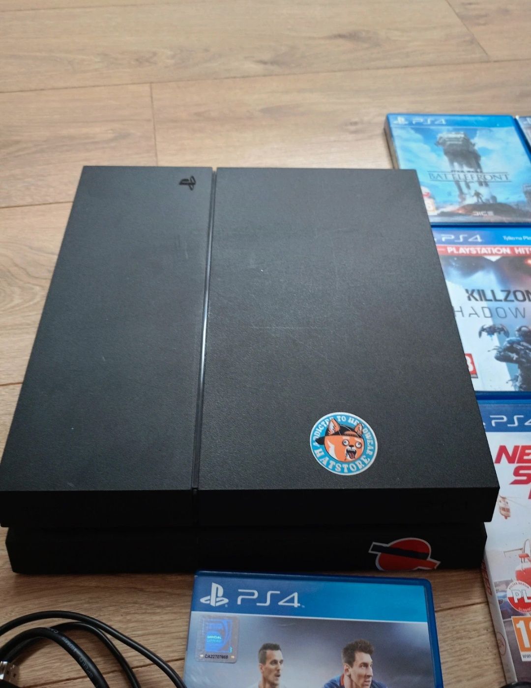 PS4 stan idealny komplet gier