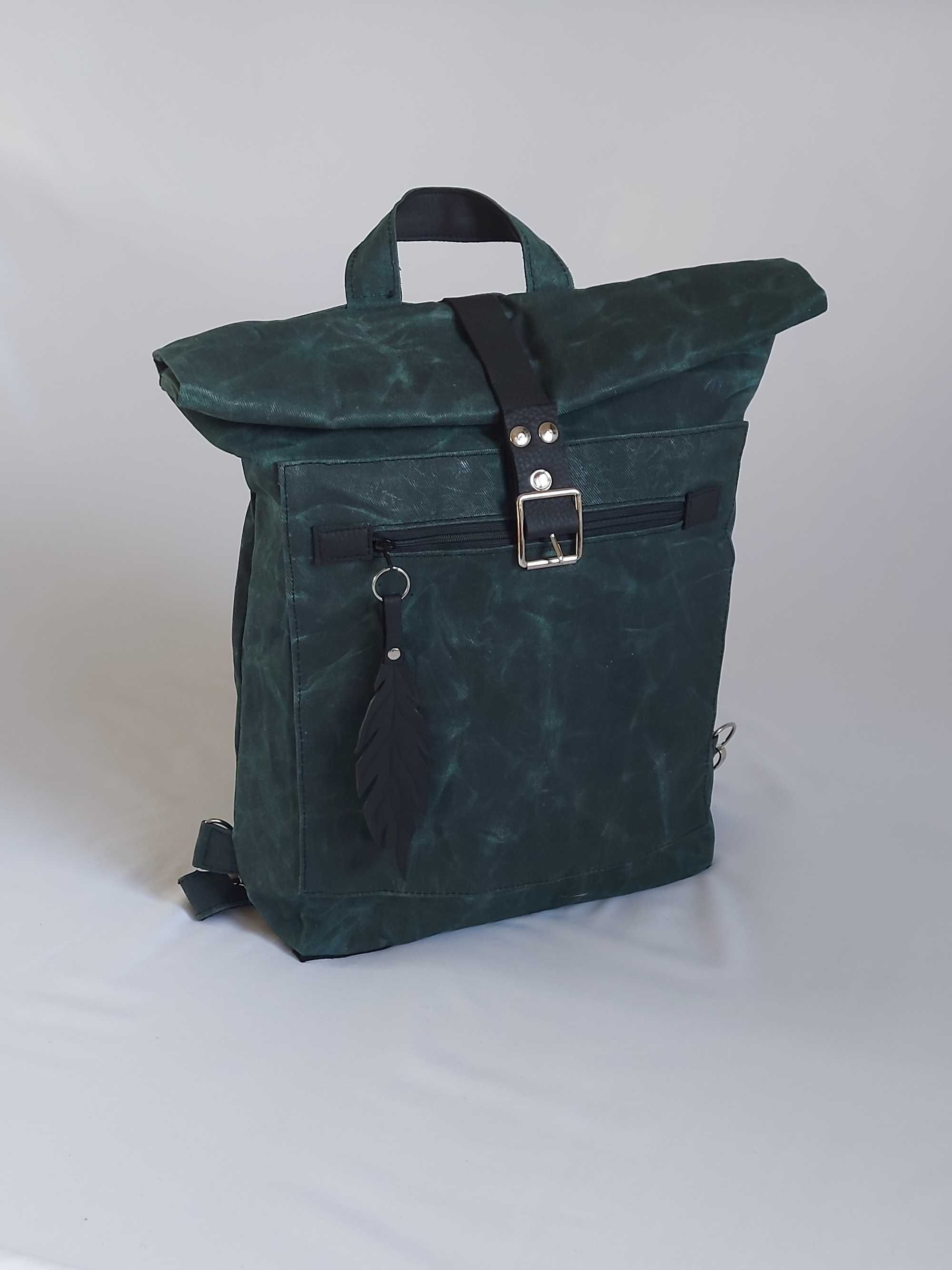 Plecak z płótna woskowanego (bagpack made of waxed material)
