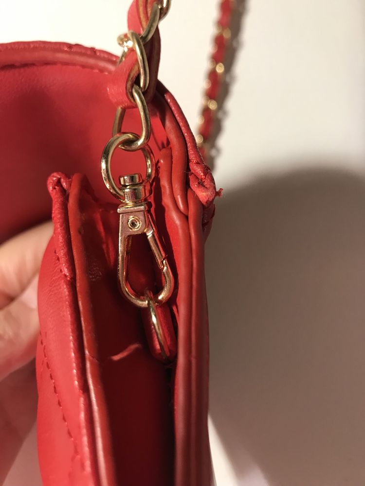 Etui na telefon/dokumenty z perłami Badgley Mischka na łańcuszku