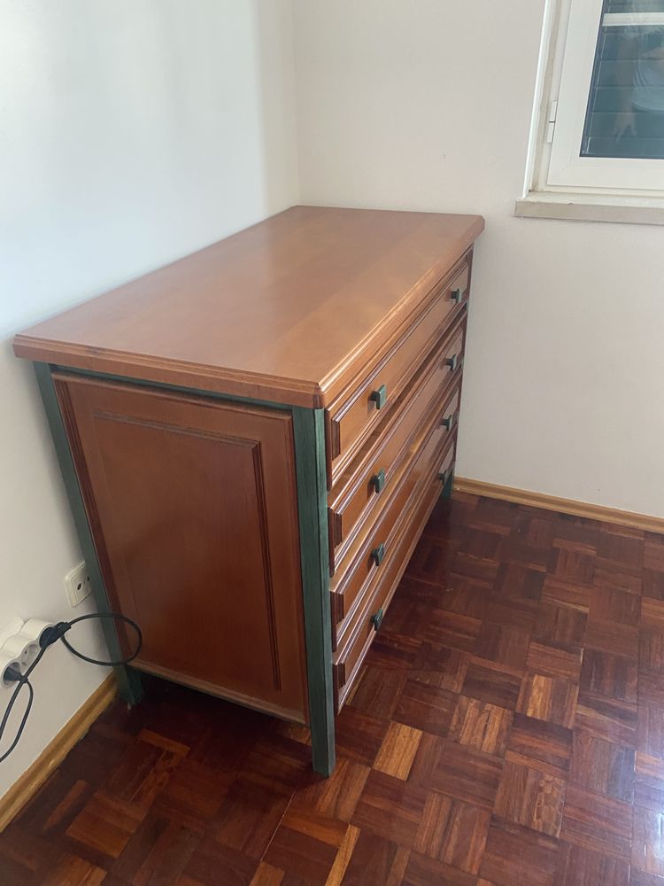 Cama de casal com cabeceiras + cômoda + espelho – Conjunto completo!