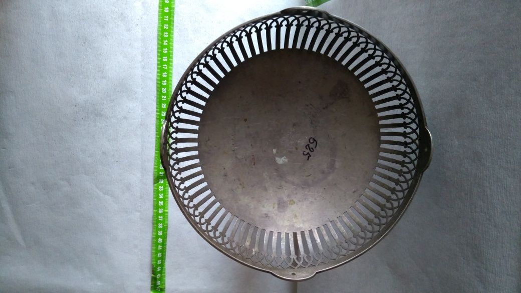 Patera srebrna sygnowana w cenie 3800 zł