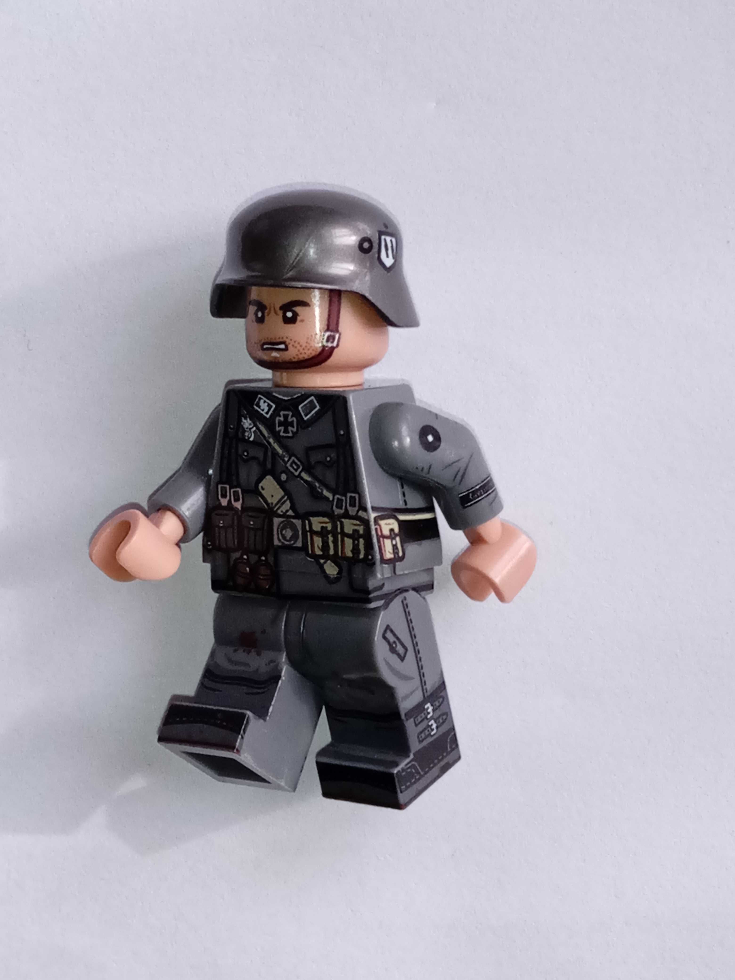 Figurka żołnierza niemieckiego 4 krotny nadruk WW2 komp. z Lego, Cobi