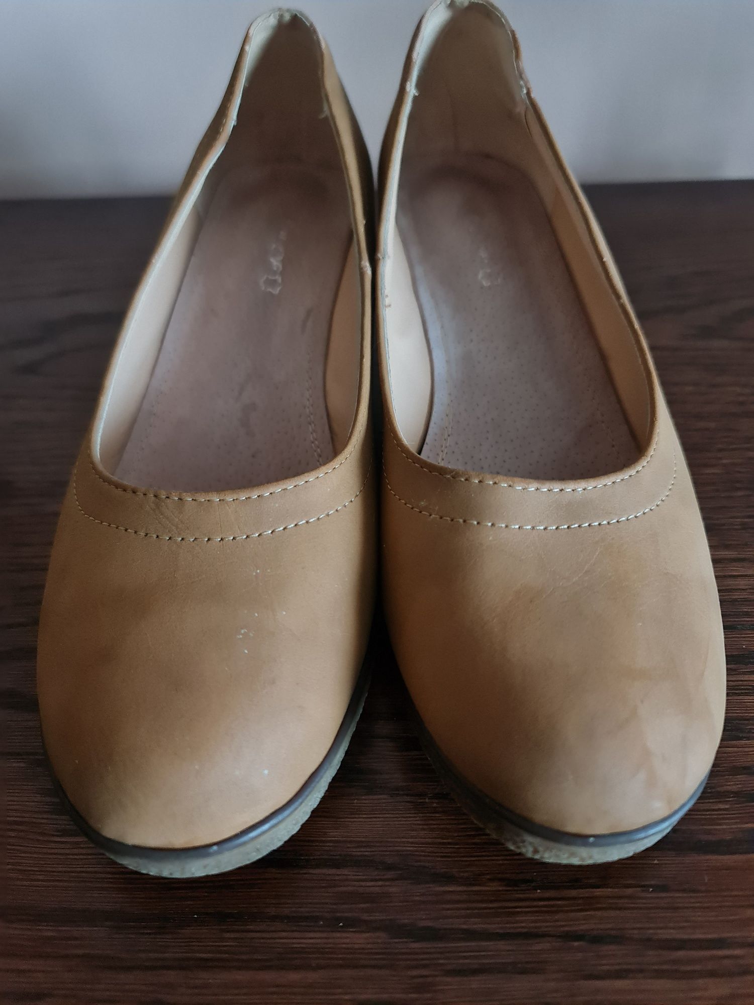 Buty damskie czółenka karmelowe na koturnie