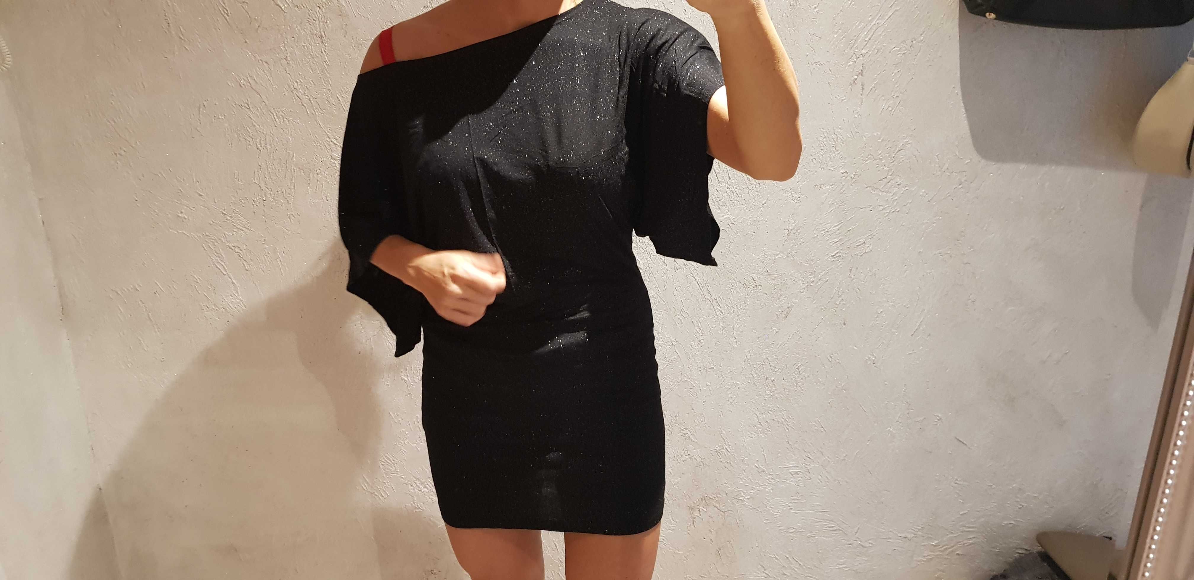 czarna błyszcząca sukienka