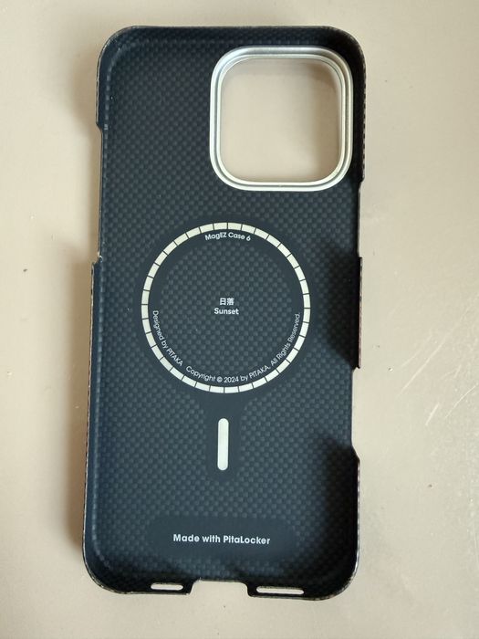 Продам оригинальный чехол Pitaka для iphone 16 pro max