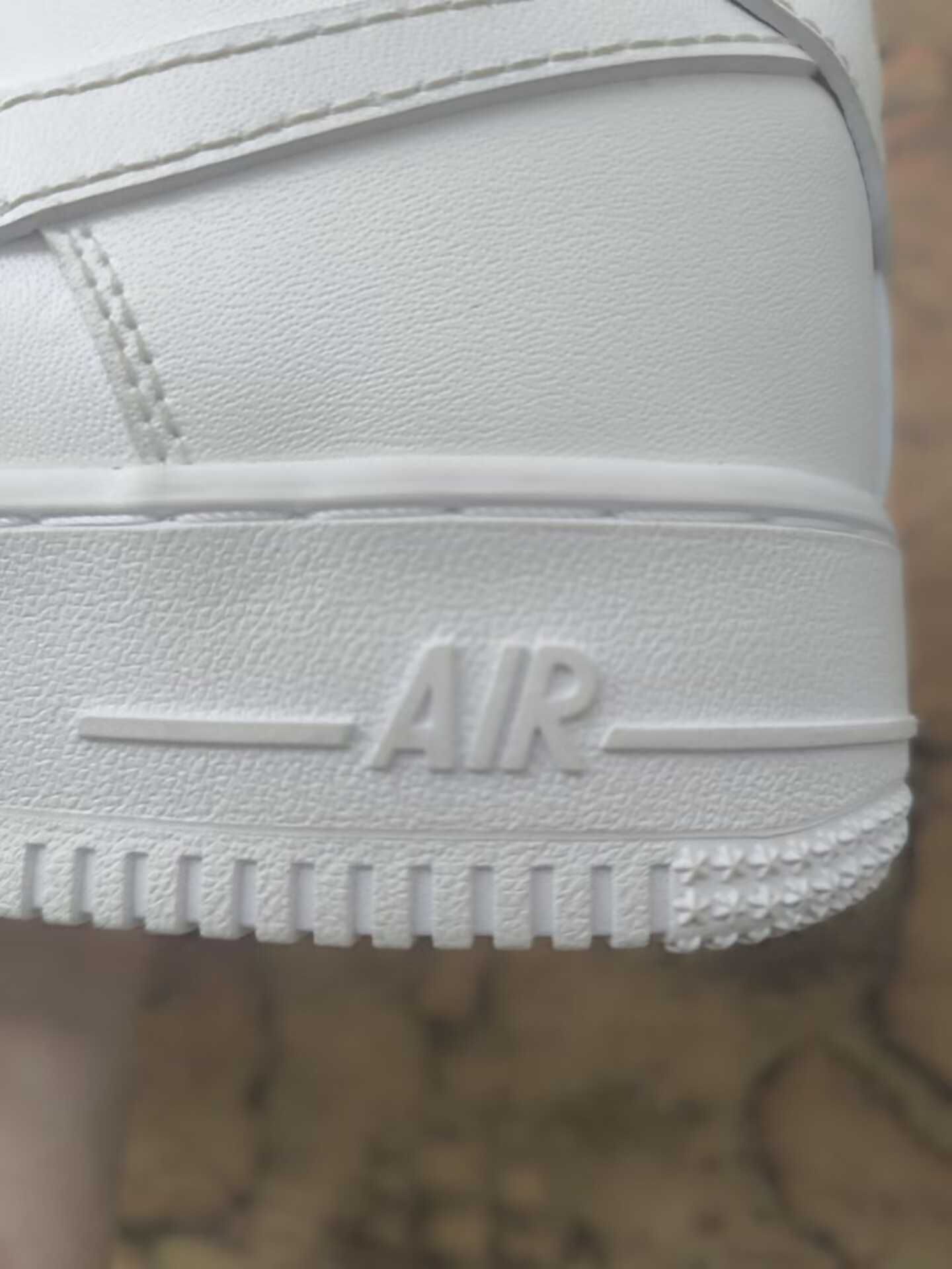 Białe Nike Air Force, rozmiar 39