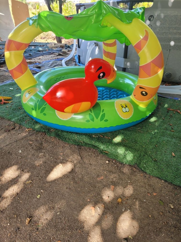 Piscina Infantil Sombreada