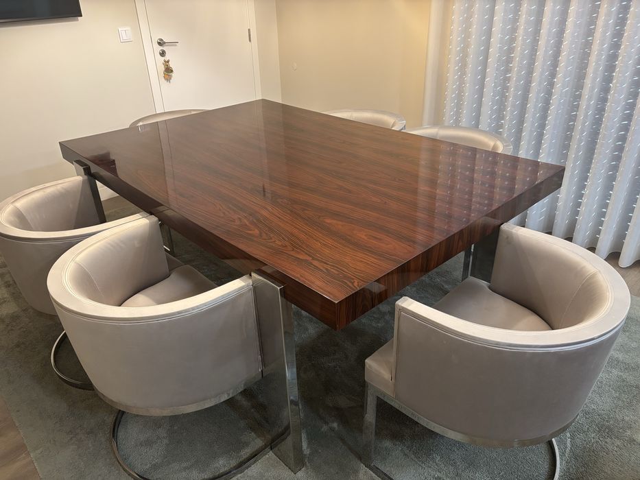 Conjunto de cadeiras laskasas e mesa de madeira maciça