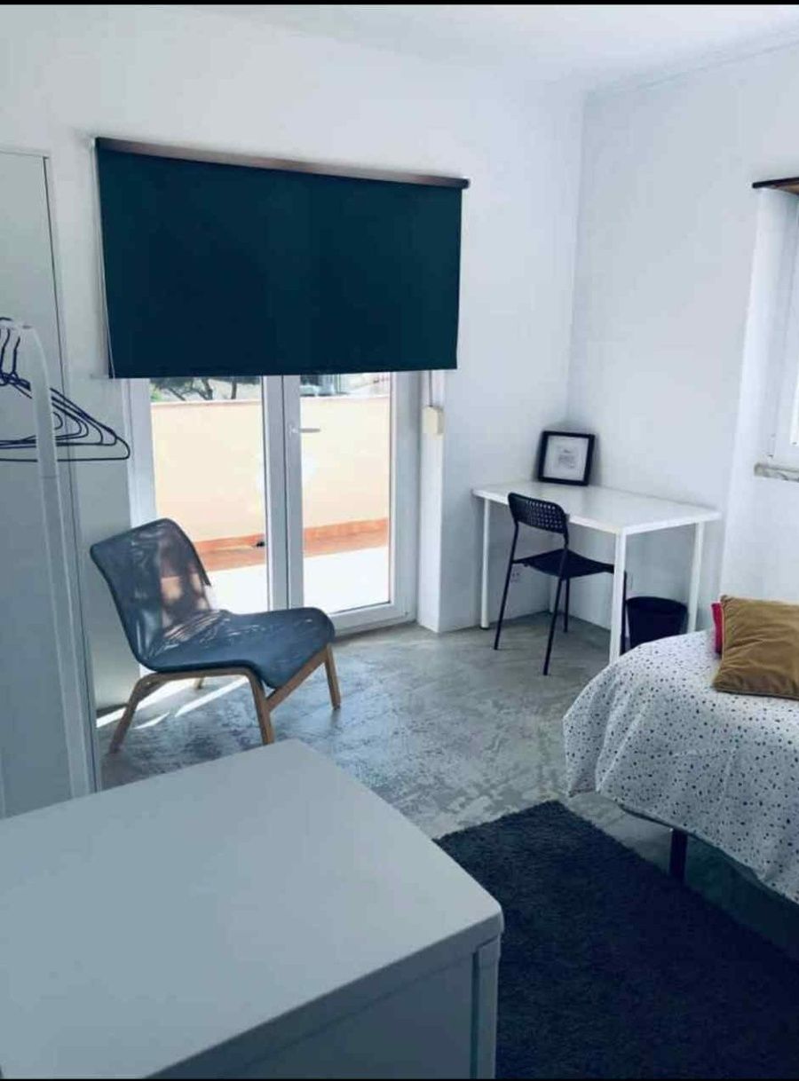 Quarto para arrendamento / aluguer em Rio de Mouro