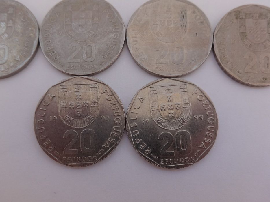 Moedas de 20 escudos e 50 escudos