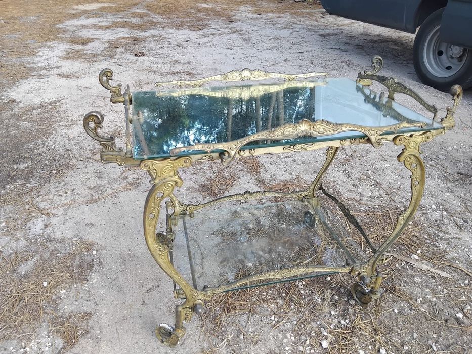 Carrinho de chá em bronze